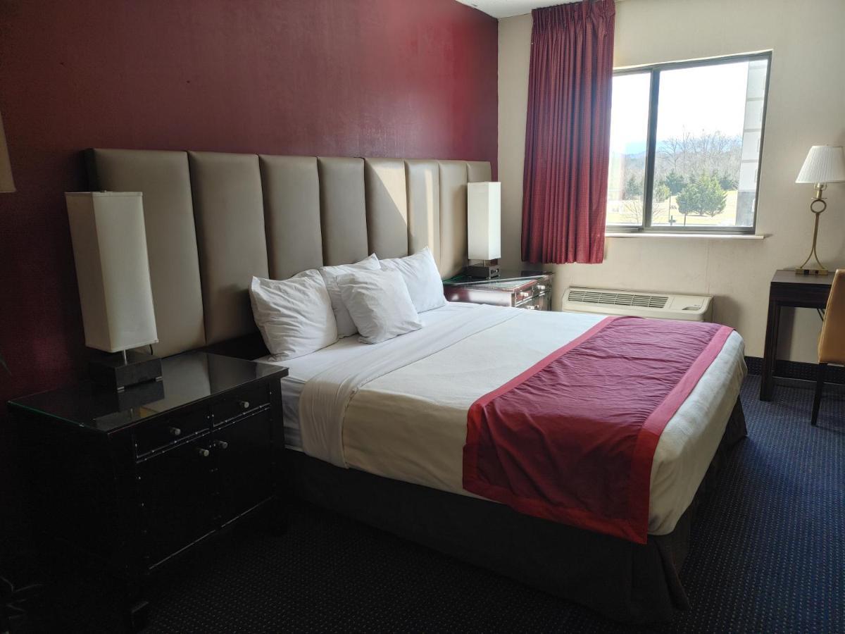 (adults Only) 2* Pigeon Forge